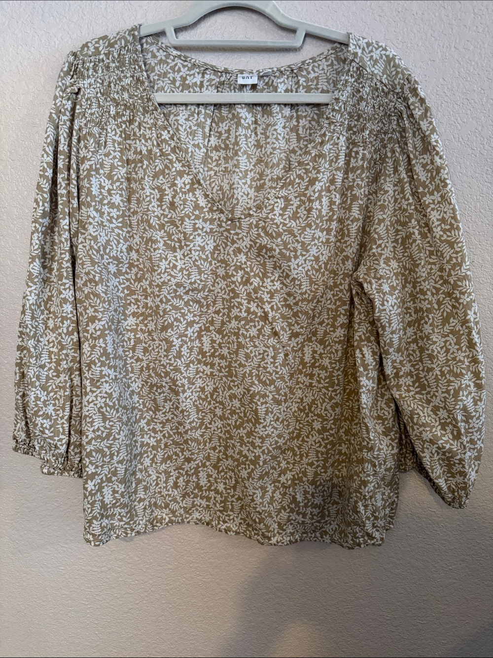 GAP Beige and White V-Neck Floral Blouse